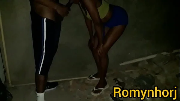 Puta de luxo anal de quatro com calcinha de ladinho